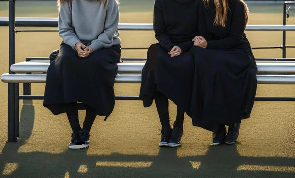 Bleacher Buddy Wearable Blanket Black
