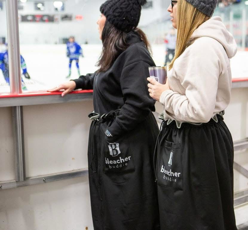 Bleacher Buddy Wearable Blanket Black
