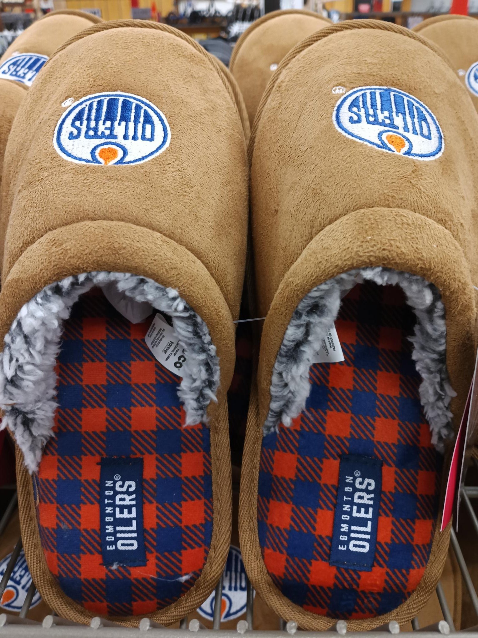 FOCO Men's NHL Edmonton Oilers Suede Slipper