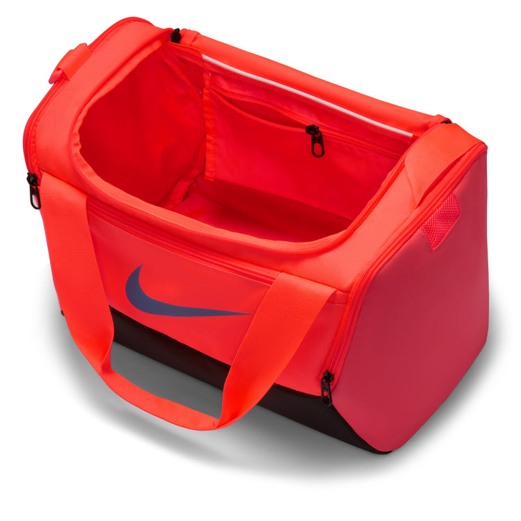 Nike Brasilia Duffle Bag X-Small 25L HOT LAVA/BLACK/DIFFUSED BLUE
