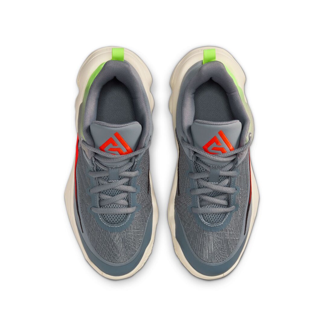 Nike Junior Giannis Immortality 4 Basketball Shoes dark raisin/crimson