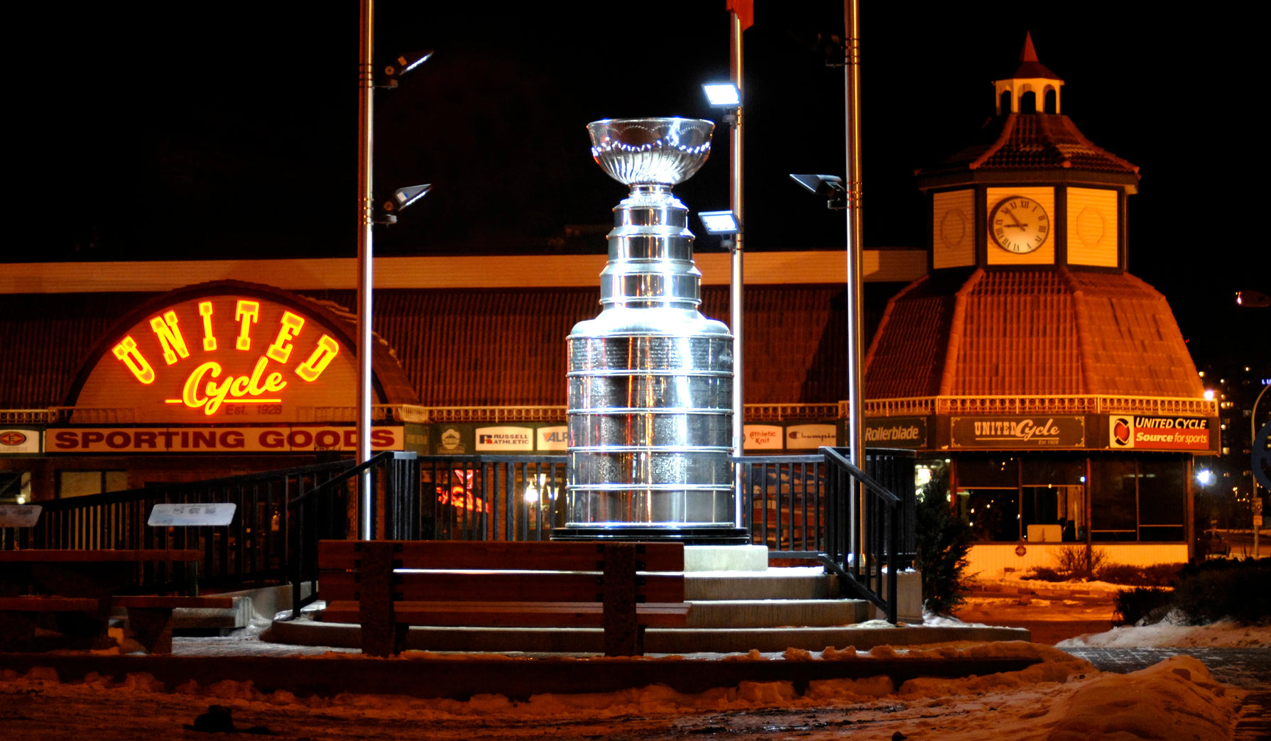 night_shot_24x14_stanley_cup.webp__PID:7c25d3b3-74b6-49e7-a364-99e26a7d977d