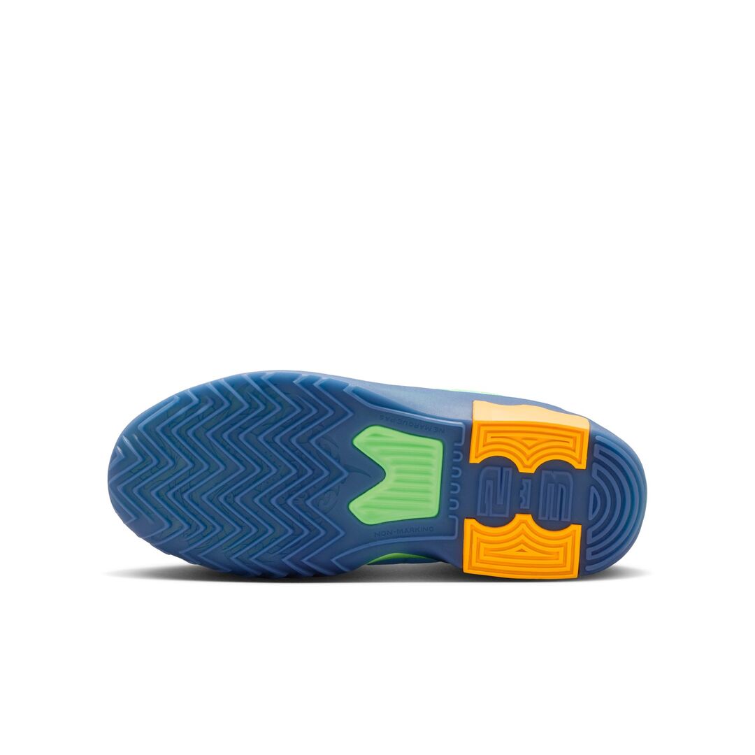 Nike Junior LeBron Jade SE Basketball Shoe blue/navy/multi