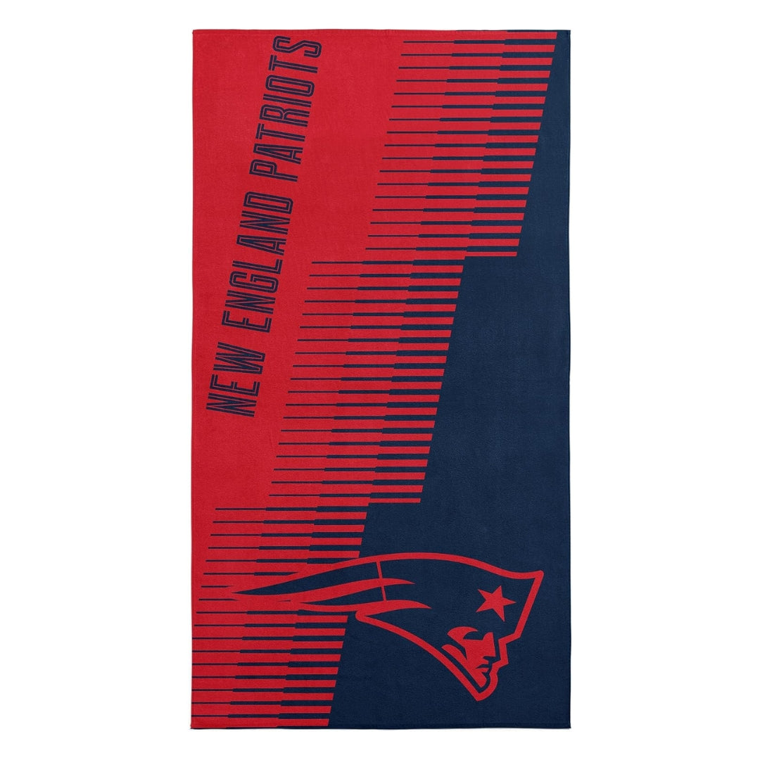 Northwest NFL New England Patriots 36x72 Jacquard Beach Towel red/navy